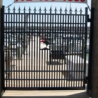 Security gate with pointed tops